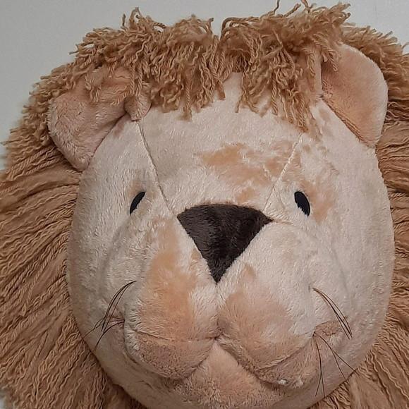 Falsa Taxidermia em Pelúcia Leão
