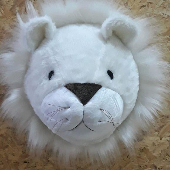 Falsa Taxidermia em Pelúcia Leão Branco