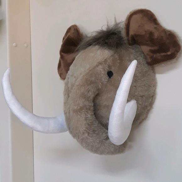 Falsa Taxidermia em Pelúcia Mamute