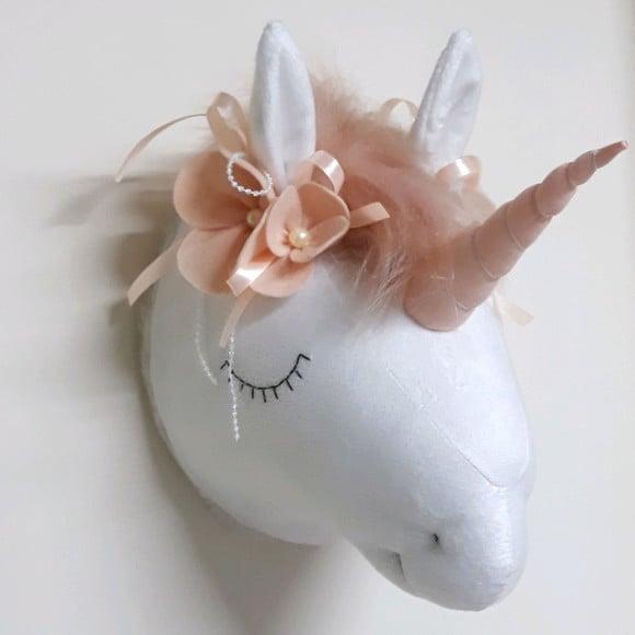 Falsa Taxidermia em Pelúcia Unicórnio