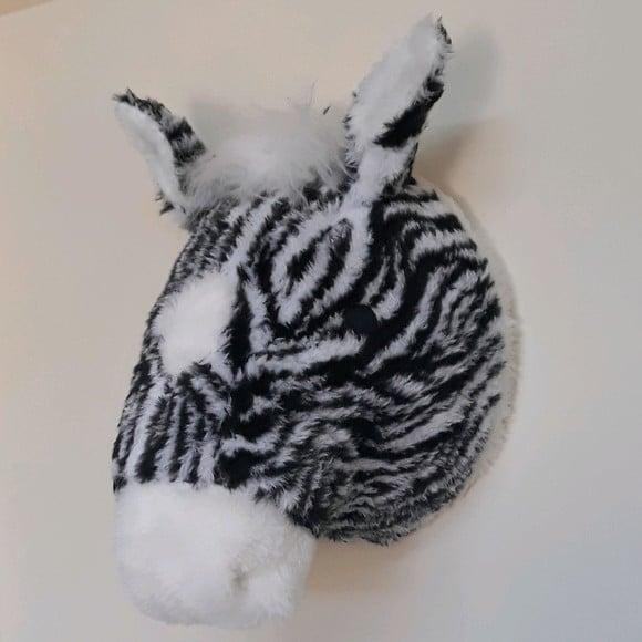 Falsa Taxidermia em Pelúcia Zebra