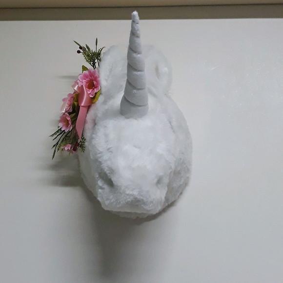 Unicórnio Falsa Taxidermia em Pelúcia
