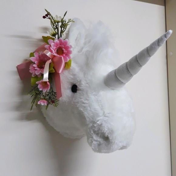 Unicórnio Falsa Taxidermia em Pelúcia