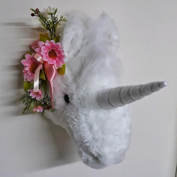 Unicórnio Falsa Taxidermia em Pelúcia