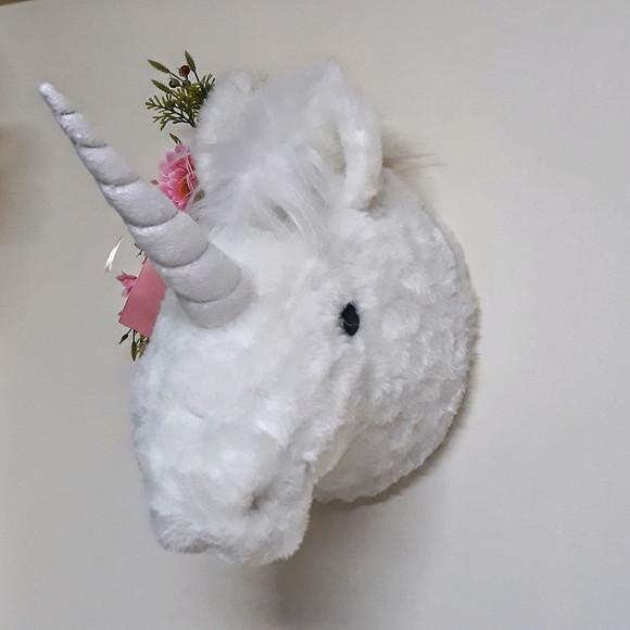 Unicórnio Falsa Taxidermia em Pelúcia
