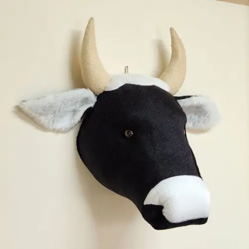 Cabeça de Boi Falsa Taxidermia em Pelúcia