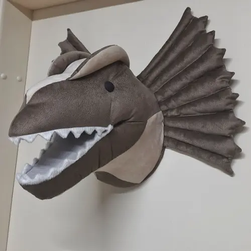 Cabeça de Dinossauro Falsa Taxidermia.