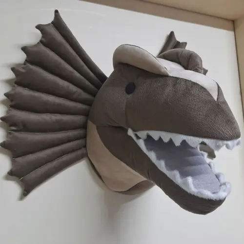 Cabeça de Dinossauro Falsa Taxidermia.
