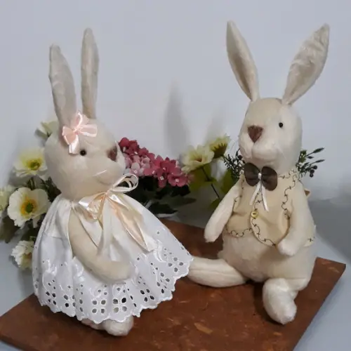 Casal de Coelhos em Pelúcia