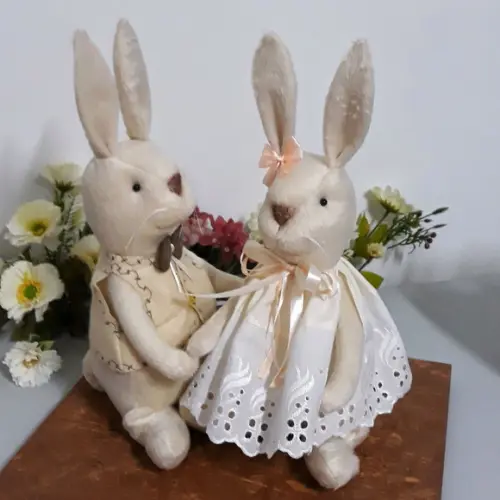 Casal de Coelhos em Pelúcia