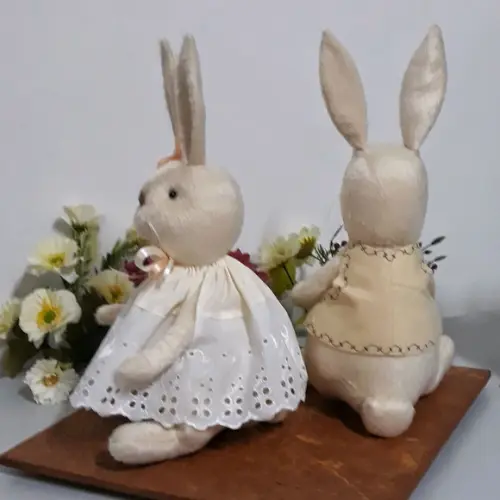 Casal de Coelhos em Pelúcia
