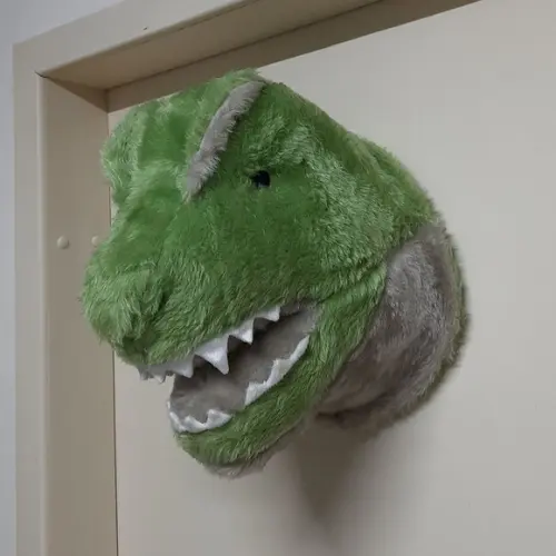 Falsa Taxidermia em Pelúcia Dinossauro