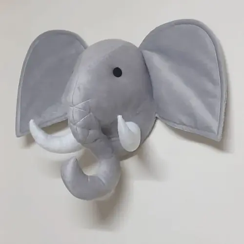 Falsa Taxidermia em Pelúcia Elefante