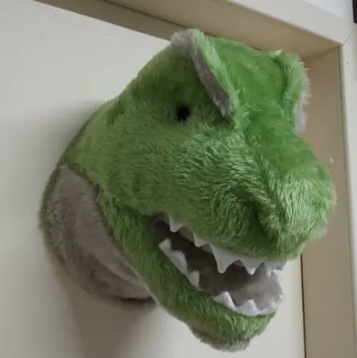 Falsa Taxidermia em Pelúcia Dinossauro.