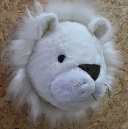 Falsa Taxidermia em Pelúcia Leão Branco