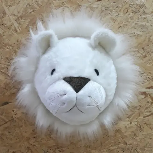 Falsa Taxidermia em Pelúcia Leão Branco
