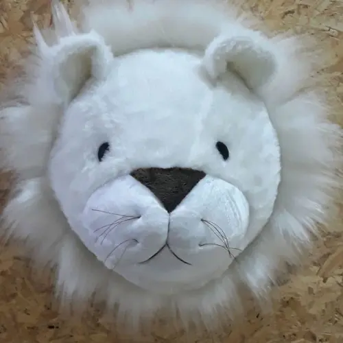 Falsa Taxidermia em Pelúcia Leão Branco