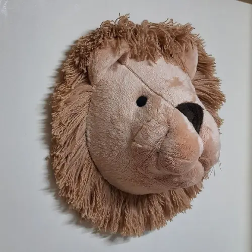 Falsa Taxidermia em Pelúcia Leão