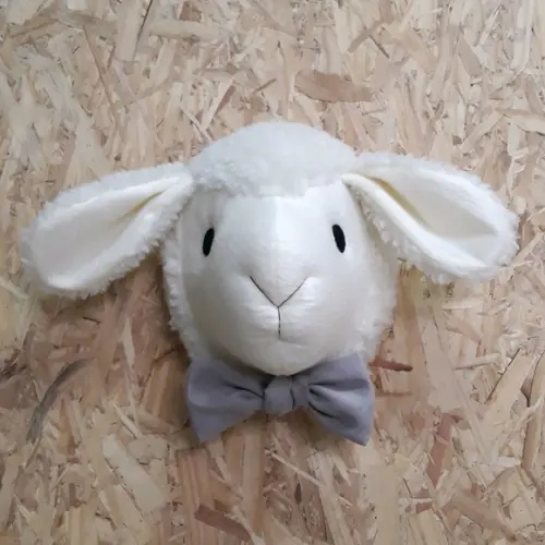 Falsa Taxidermia em Pelúcia Ovelha