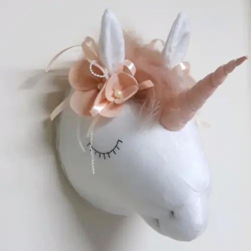 Falsa Taxidermia em Pelúcia Unicórnio