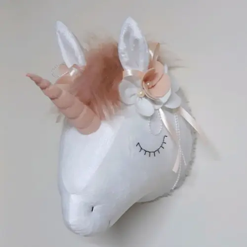 Falsa Taxidermia em Pelúcia Unicórnio