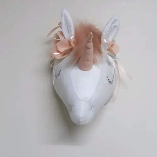 Falsa Taxidermia em Pelúcia Unicórnio