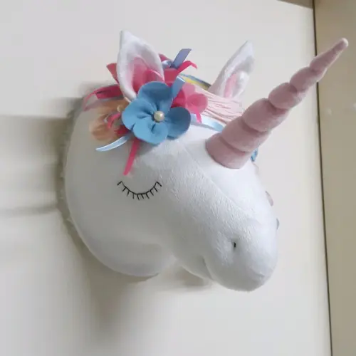 Falsa Taxidermia em Pelúcia Unicórnio