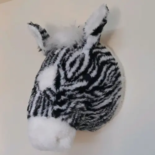 Falsa Taxidermia em Pelúcia Zebra