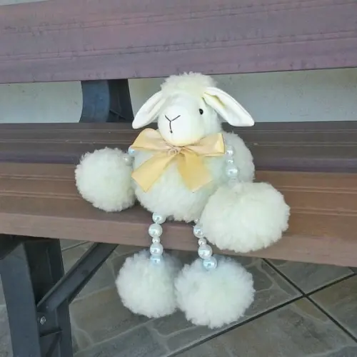 Ovelha com Pernas de Miçanga Bege