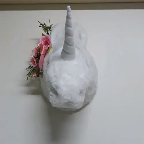 Unicórnio Falsa Taxidermia em Pelúcia