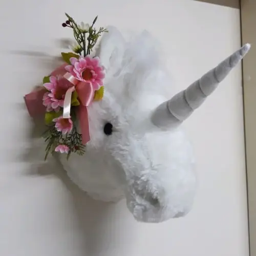Unicórnio Falsa Taxidermia em Pelúcia