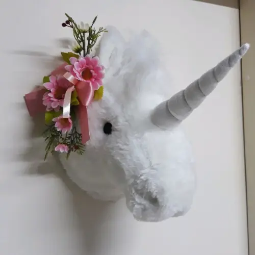 Unicórnio Falsa Taxidermia em Pelúcia