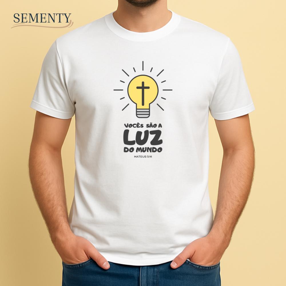 Camiseta Cristã com Versículo Vocês São a Luz do Mundo – Ma