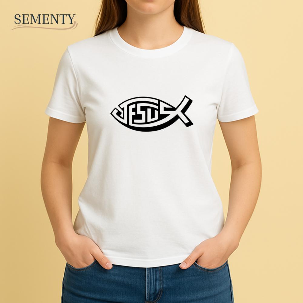 Camiseta Branca com Símbolo Ichthys Jesus – Design Minimalista