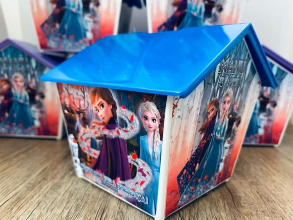 36 Casinha Cofre Personalizada nos 4 Lados Encanto