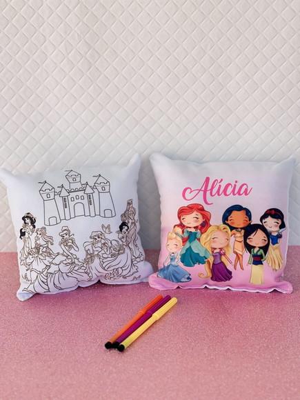 Almof. Perso. Princesas Baby C/verso p/ Colorir + Canetinhas