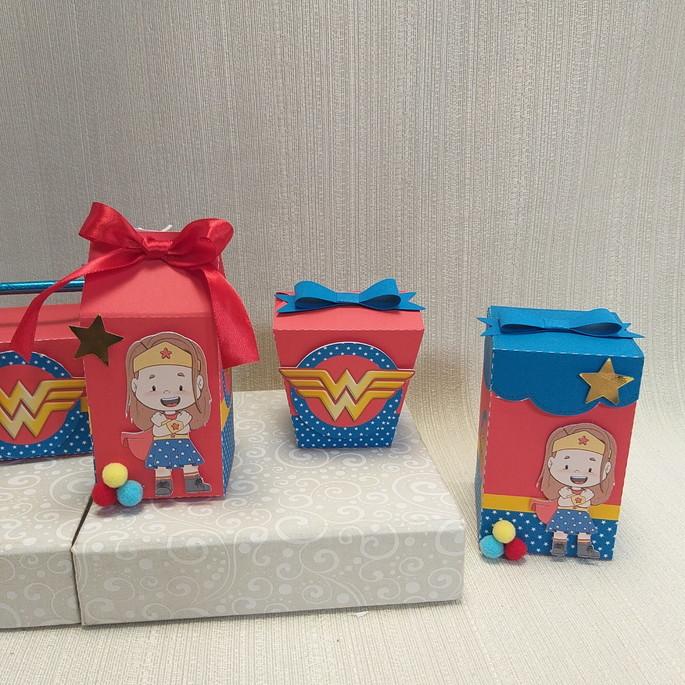Kit Festa Mulher Maravilha com 30 itens