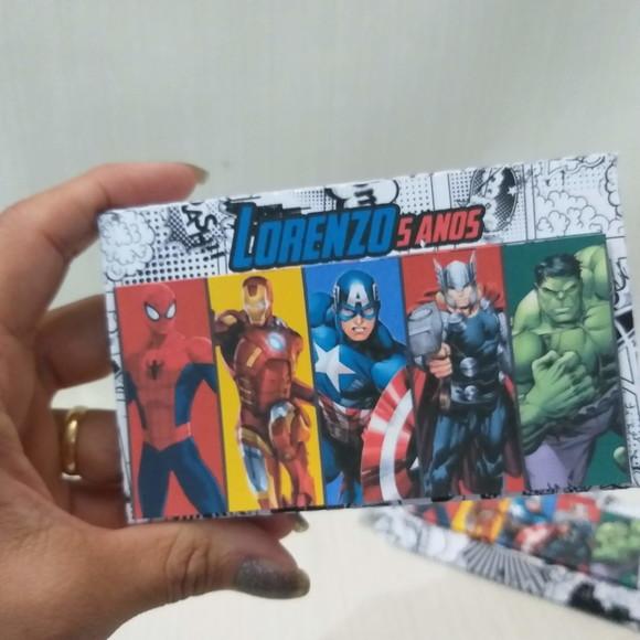 Caixa Kit Kat Herois