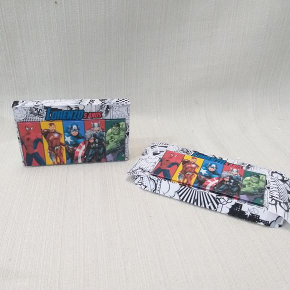 Caixa Kit Kat Herois