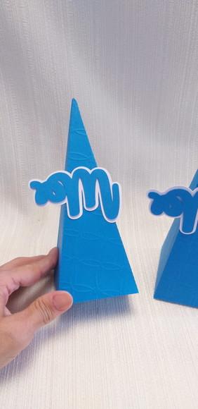 Caixa piramide azul