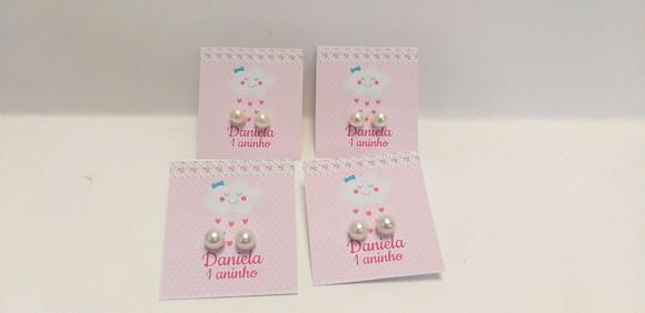 Tag com Brinco Pérola Chuva de Amor