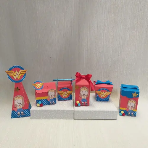 Kit Festa Mulher Maravilha com 30 itens