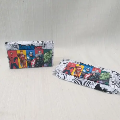 Caixa Kit Kat Herois