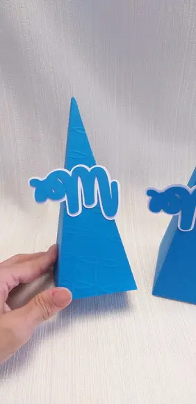 Caixa piramide azul