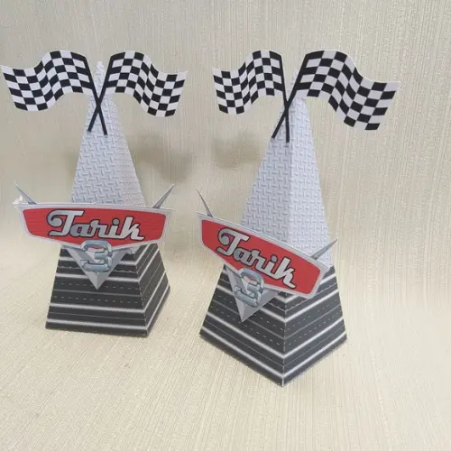 Caixa Piramide Carros