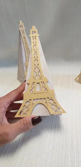Caixa Pirâmide Paris
