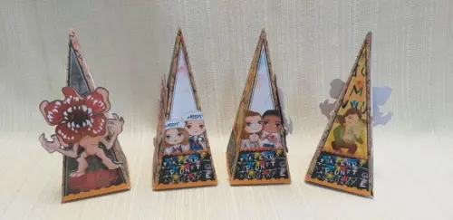 Caixa Piramide Stranger Things
