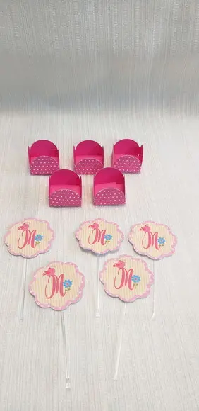 Topper com forminhas Jardim