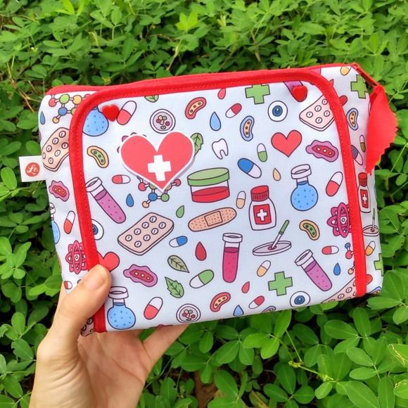 Necessaire Farmacinha em Tecido Estampa Remedinhos