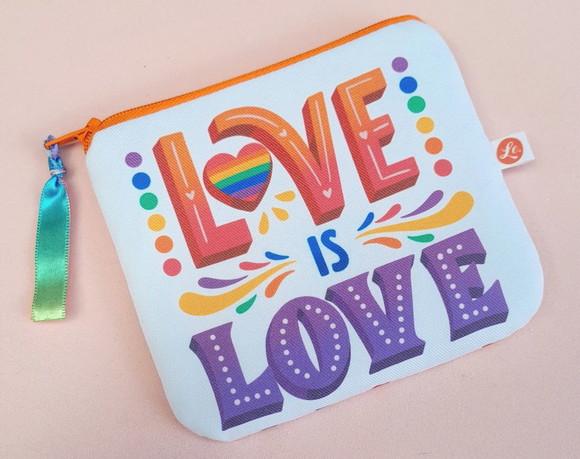 Porta Moedas em Tecido Estampa Love Is Love